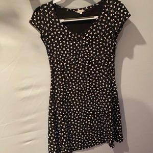 V NECKLINE FLORAL PRINT BLACK DRESS